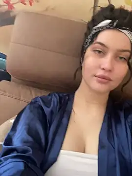 Snapshot of KikiWatson chatting on February 2025 12:20:01 PM KikiWatson online show from February 2025 12:20:01 PM