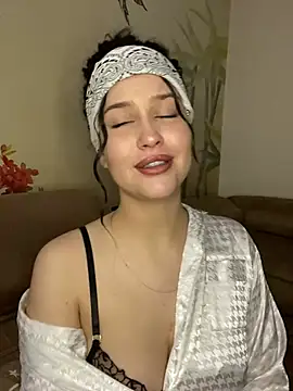 Snapshot of KikiWatson chatting on March 2025 05:05:01 PM KikiWatson online show from March 2025 05:05:01 PM