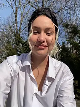 Snapshot of KikiWatson chatting on March 2025 07:10:01 AM KikiWatson online show from March 2025 07:10:01 AM