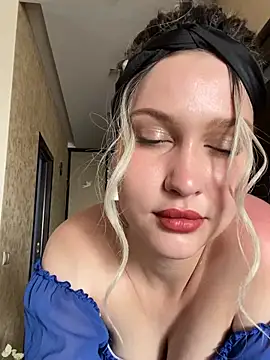 Snapshot of KikiWatson chatting on March 2025 10:13:02 AM KikiWatson online show from March 2025 10:13:02 AM