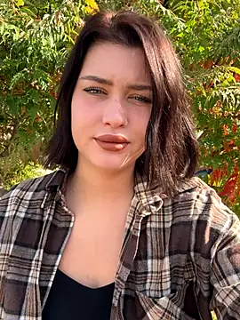 Snapshot of KikiWatson chatting on September 2025 06:04:02 AM KikiWatson online show from September 2025 06:04:02 AM