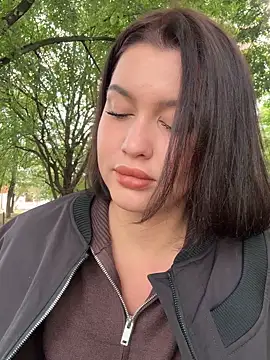 Snapshot of KikiWatson chatting on September 2025 06:14:01 AM KikiWatson online show from September 2025 06:14:01 AM