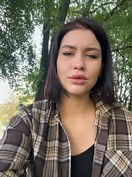 Snapshot of KikiWatson chatting on September 2025 06:06:01 AM KikiWatson online show from September 2025 06:06:01 AM