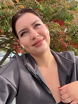 Snapshot of KikiWatson chatting on September 2025 06:19:02 AM KikiWatson online show from September 2025 06:19:02 AM