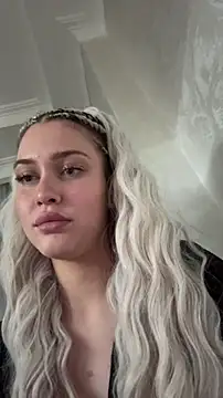 Snapshot of KikiWatson chatting on March 2026 08:04:01 PM KikiWatson online show from March 2026 08:04:01 PM