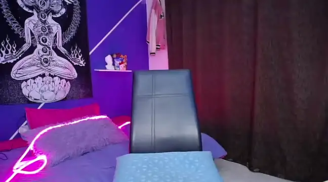 Snapshot of Bad_kitty777 chatting on December 2024 07:40:01 AM Bad kitty777 online show from December 2024 07:40:01 AM