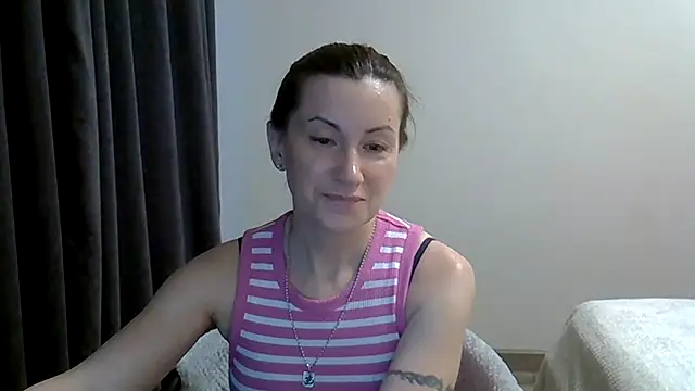 Snapshot of jainesummer chatting on December 2024 09:49:02 AM jainesummer online show from December 2024 09:49:02 AM