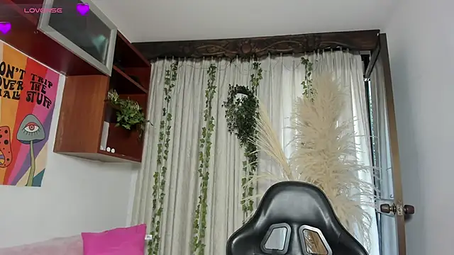 HannaRhodes online show from April 2026 01:24:02 PM
