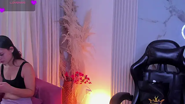 HannaRhodes online show from April 2026 02:44:02 PM