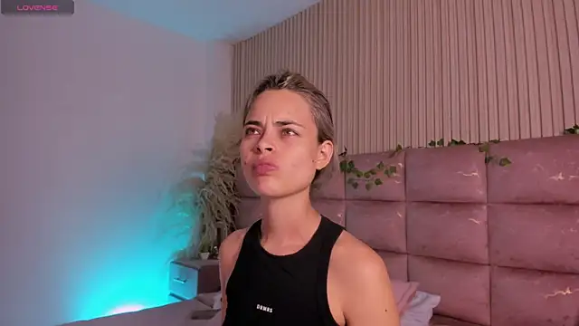 HannaRhodes online show from June 2026 09:35:02 PM