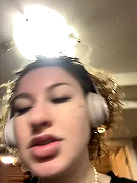 Snapshot of sluttysmiley chatting on December 2025 04:07:02 AM sluttysmiley online show from December 2025 04:07:02 AM