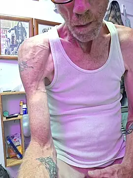 Snapshot of Undercover_Pornstar chatting on July 2026 08:55:02 PM Undercover Pornstar online show from July 2026 08:55:02 PM