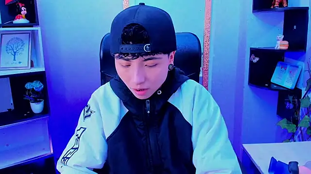 Im Mathias online show from November 2025 02:44:02 AM