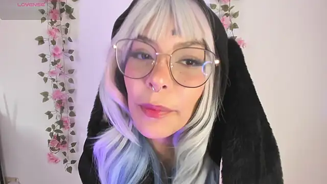Luna-Chann online show from June 2026 08:00:02 PM
