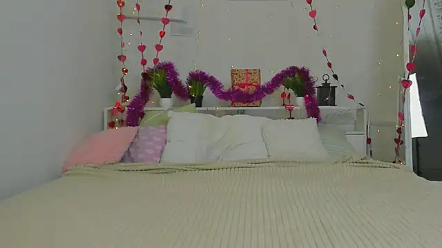 DreamyLuna online show from January 2025 08:29:01 PM