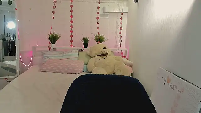 DreamyLuna online show from October 2025 08:51:01 PM