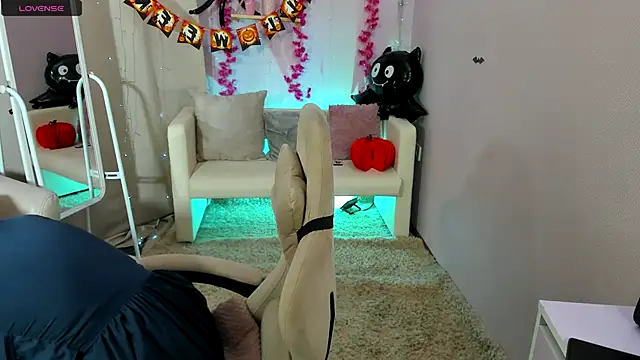 DreamyLuna online show from October 2025 08:31:01 PM