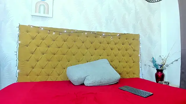 Snapshot of Melody_Megann chatting on January 2025 07:13:01 PM Melody Megann online show from January 2025 07:13:01 PM