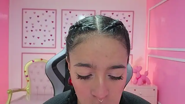 stephania t online show from September 2025 12:32:01 PM