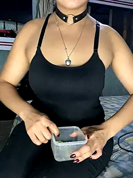 Snapshot of Effyvice13 chatting on September 2025 02:38:01 AM Effyvice13 online show from September 2025 02:38:01 AM