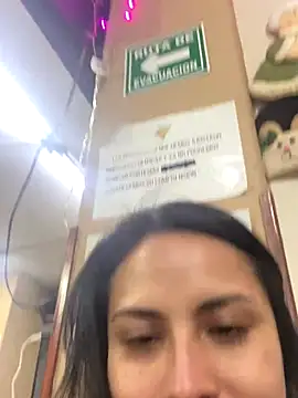 Snapshot of Effyvice13 chatting on December 2025 12:37:02 AM Effyvice13 online show from December 2025 12:37:02 AM