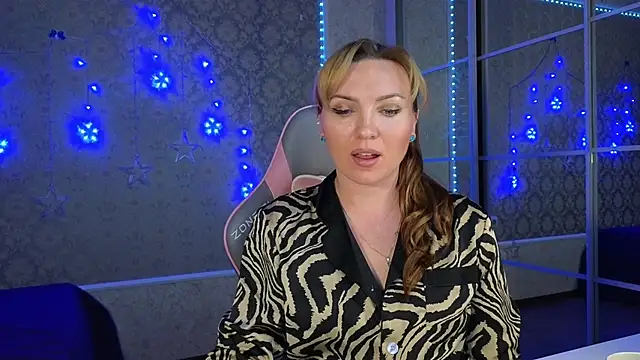 Snapshot of -DIVORA- chatting on February 2025 07:00:01 PM -DIVORA- online show from February 2025 07:00:01 PM