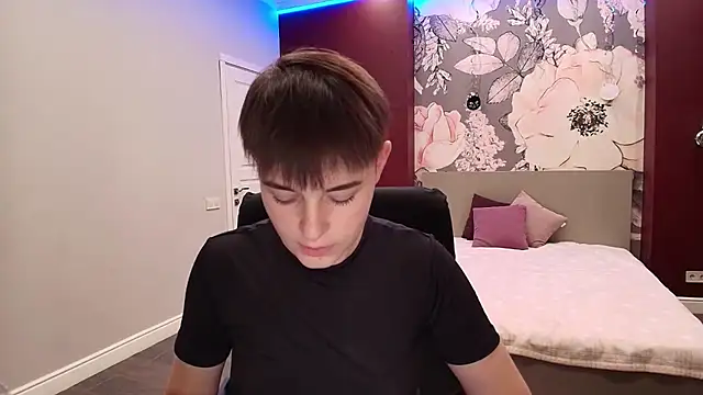 EmiliaYours online show from September 2025 03:16:01 PM