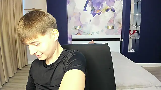 EmiliaYours online show from September 2025 12:32:01 PM