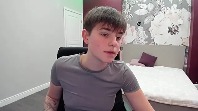 EmiliaYours online show from October 2025 02:07:01 PM