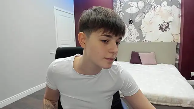 EmiliaYours online show from October 2025 02:56:02 PM