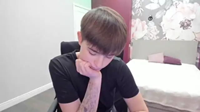 EmiliaYours online show from November 2025 02:49:01 PM