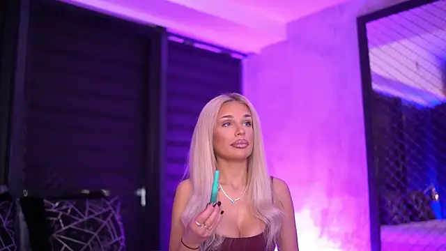 Snapshot of Candy_Ivy chatting on October 2025 04:26:02 PM Candy Ivy online show from October 2025 04:26:02 PM