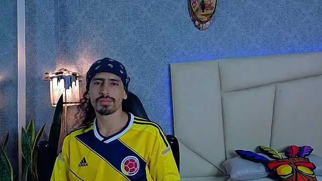 Snapshot of Sr_Magnus_ chatting on October 2025 10:43:02 PM Sr Magnus online show from October 2025 10:43:02 PM