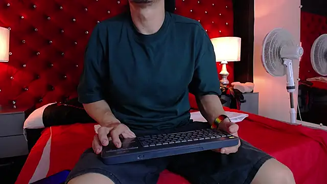 Snapshot of Sr_Magnus_ chatting on March 2026 09:28:01 AM Sr Magnus online show from March 2026 09:28:01 AM