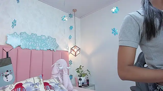 Snapshot of MAYROBERTSS chatting on December 2024 12:12:01 PM MAYROBERTSS online show from December 2024 12:12:01 PM