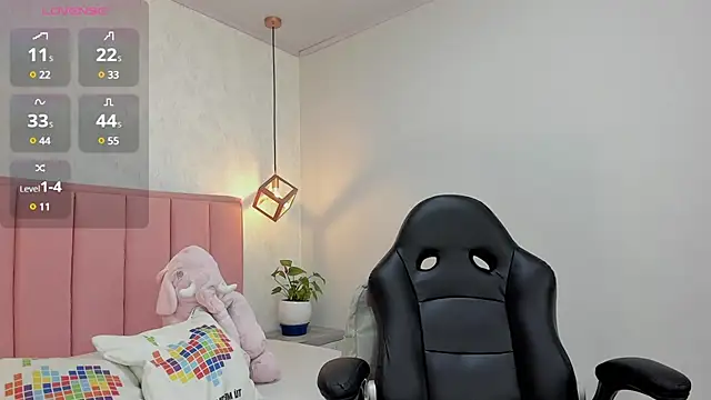 Snapshot of MAYROBERTSS chatting on February 2025 12:05:02 PM MAYROBERTSS online show from February 2025 12:05:02 PM