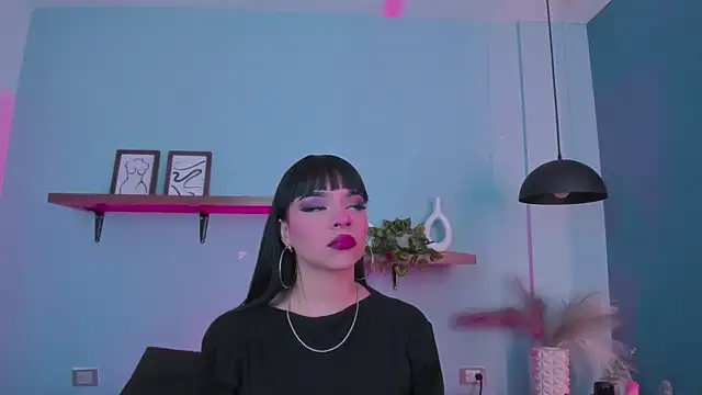 maddy walker online show from November 2025 01:09:02 PM