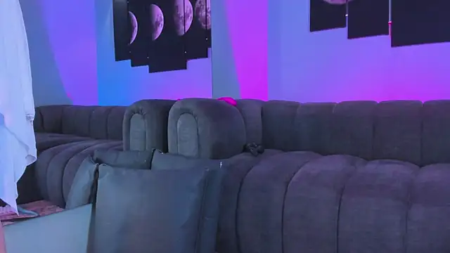 maddy walker online show from April 2026 12:43:02 PM