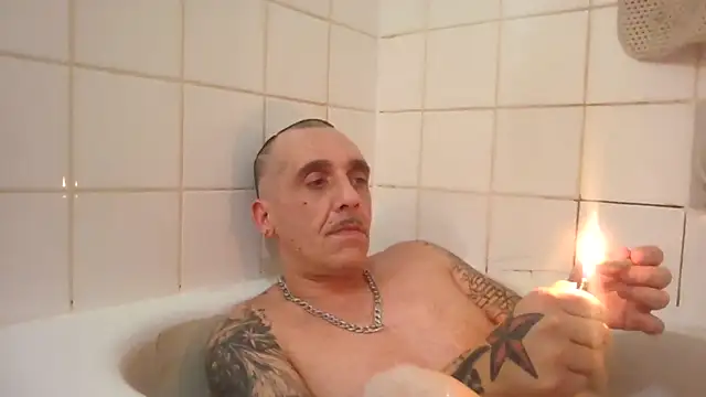 Snapshot of CandiedPompano chatting on October 2025 04:18:02 AM CandiedPompano online show from October 2025 04:18:02 AM