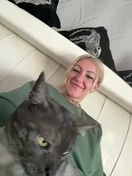 Snapshot of MazeSin chatting on January 2026 08:06:01 AM MazeSin online show from January 2026 08:06:01 AM