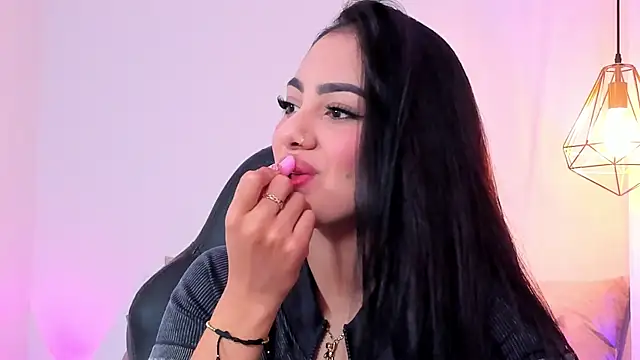 mallie quinn online show from December 2024 01:11:02 PM