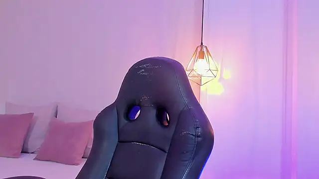 mallie quinn online show from February 2025 12:50:01 PM