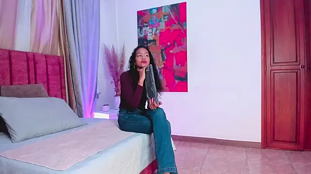Snapshot of AntonellaHall_ chatting on December 2024 12:35:01 PM AntonellaHall online show from December 2024 12:35:01 PM