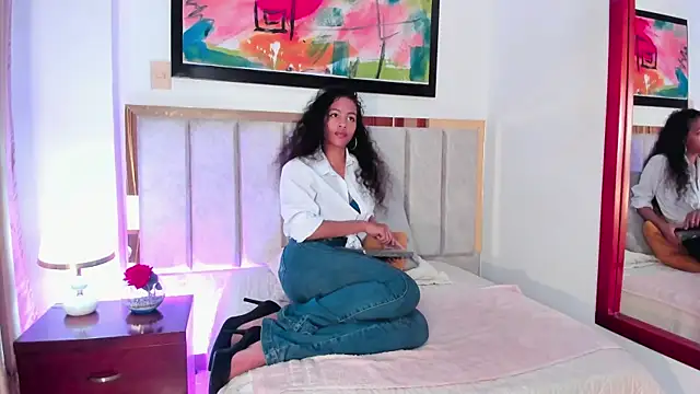 Snapshot of AntonellaHall_ chatting on December 2024 12:27:01 PM AntonellaHall online show from December 2024 12:27:01 PM