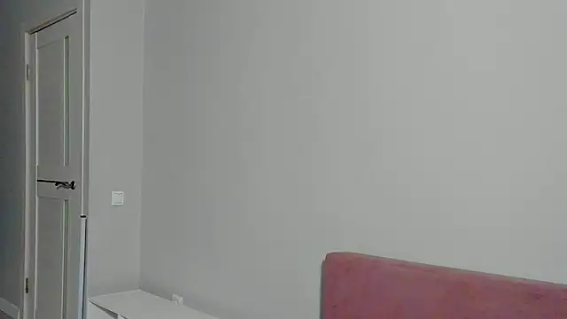 Snapshot of EllaSky_xoxo chatting on December 2024 09:53:02 PM EllaSky xoxo online show from December 2024 09:53:02 PM