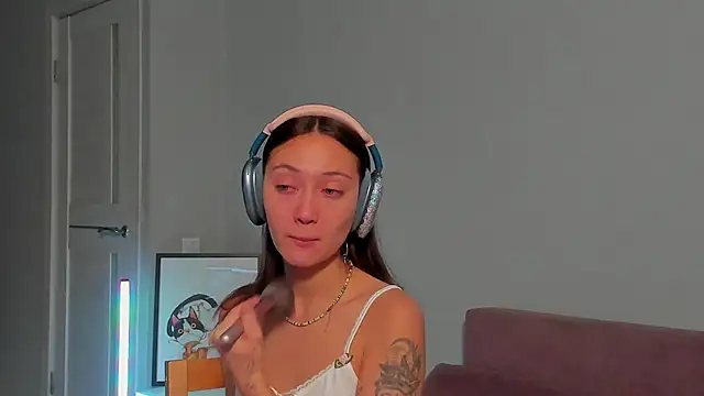 Snapshot of EllaSky_xoxo chatting on December 2024 11:57:01 PM EllaSky xoxo online show from December 2024 11:57:01 PM