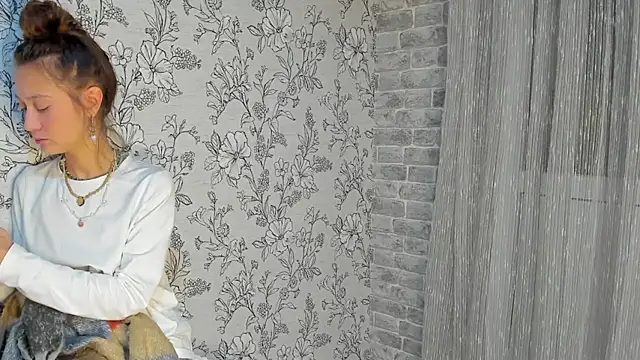 Snapshot of EllaSky_xoxo chatting on October 2025 09:38:02 PM EllaSky xoxo online show from October 2025 09:38:02 PM