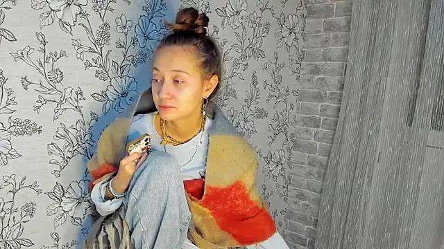 Snapshot of EllaSky_xoxo chatting on November 2025 12:33:01 AM EllaSky xoxo online show from November 2025 12:33:01 AM