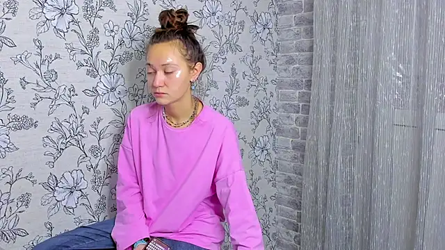 Snapshot of EllaSky_xoxo chatting on November 2025 02:32:01 AM EllaSky xoxo online show from November 2025 02:32:01 AM