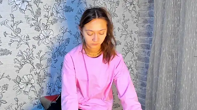 Snapshot of EllaSky_xoxo chatting on November 2025 06:15:01 PM EllaSky xoxo online show from November 2025 06:15:01 PM